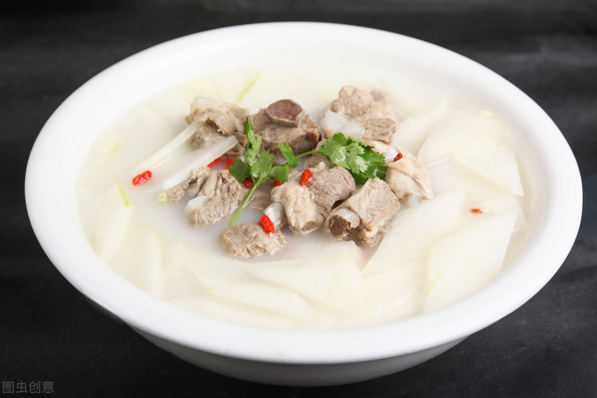 如何炖排骨肉最容易软烂,煮猪肉排骨时记住三不放