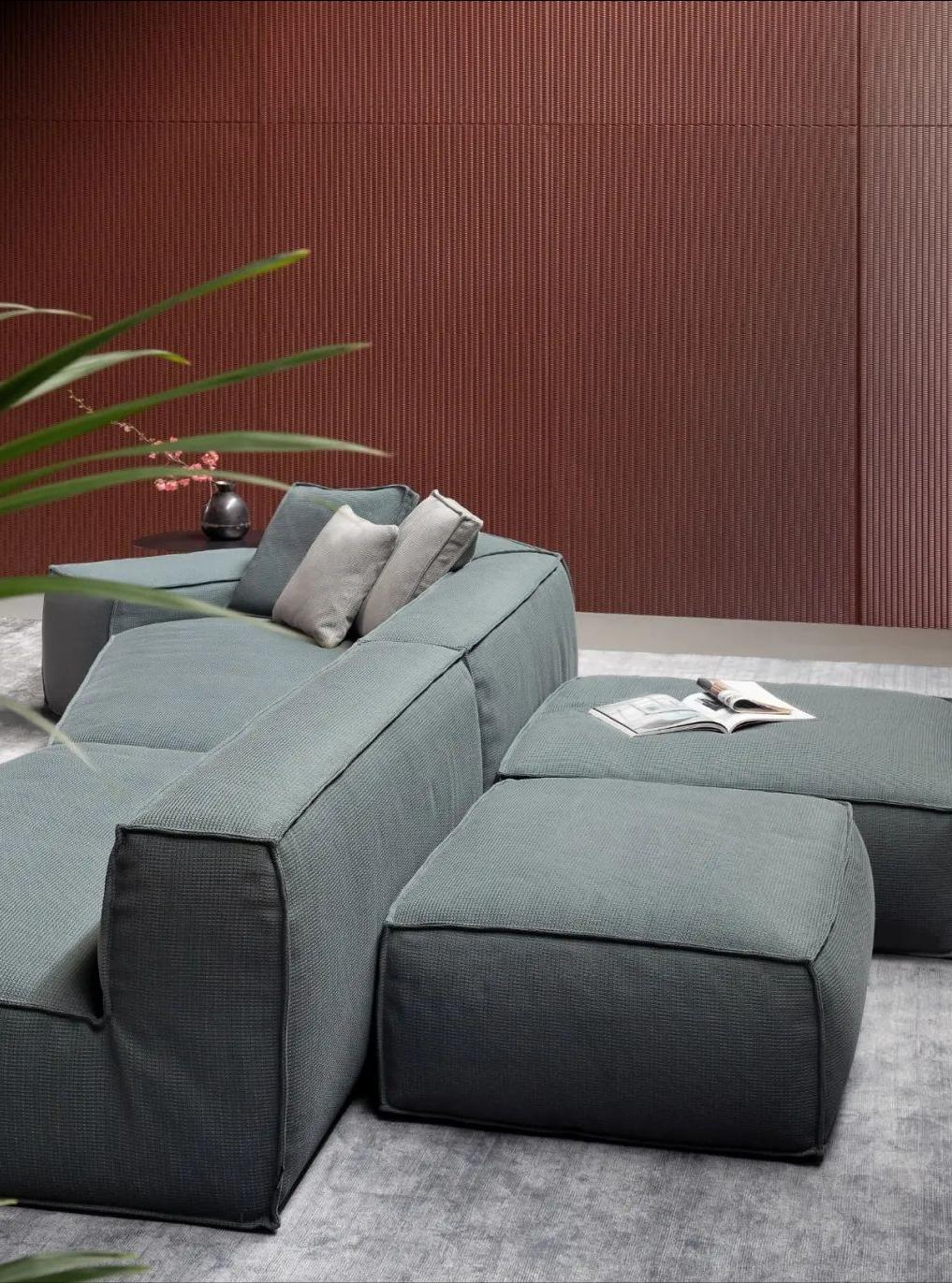 沙发选比较小客厅会显得比较大吗,不设限就拥有无限可能