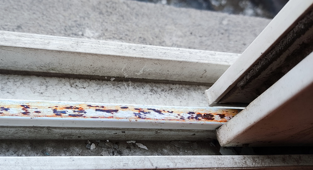 推拉窗长期不用拉不开怎么办,老式推拉门窗关不严怎么调整