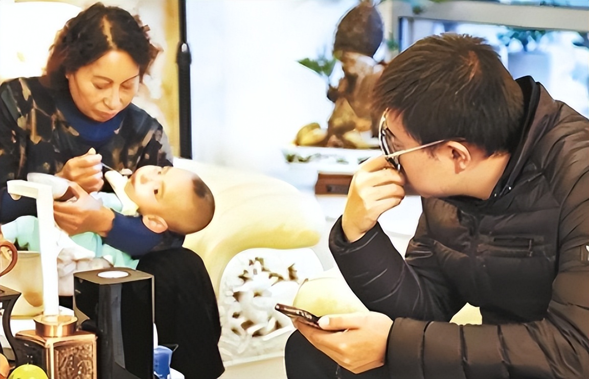 云南高中父亲研制药救儿子,父亲自学制药救治绝症儿子