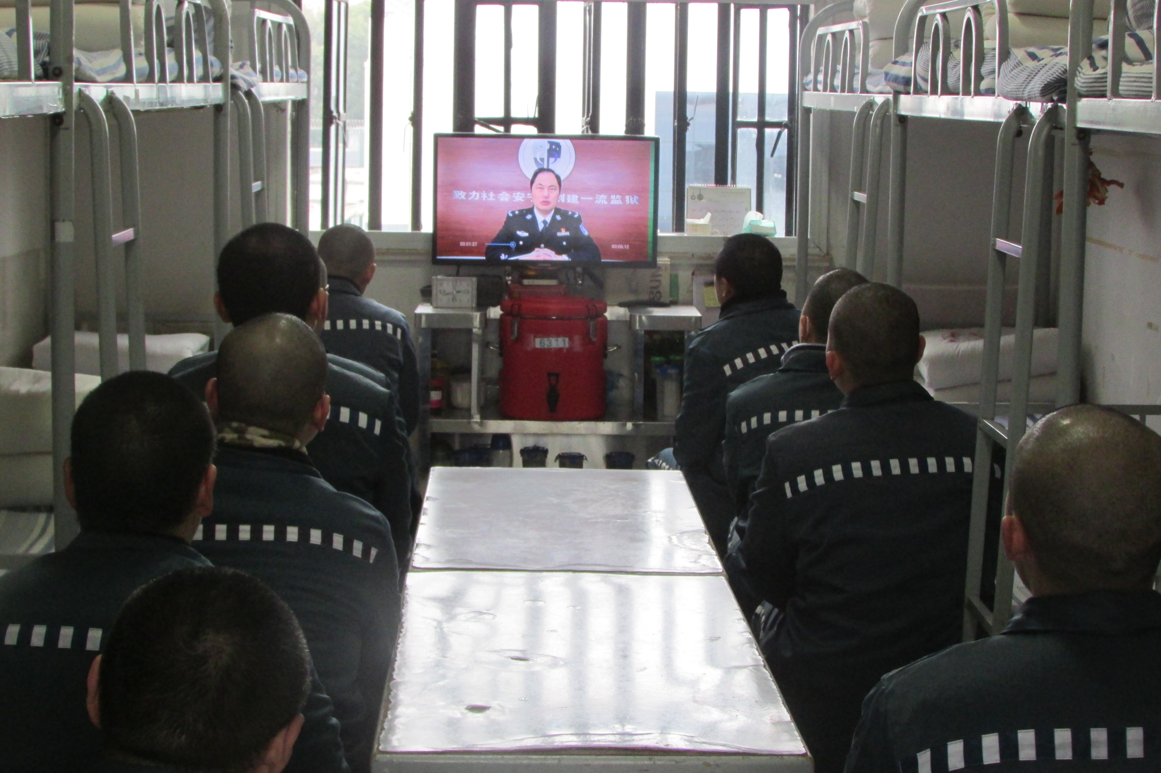 老公坐牢10年我怎么办,老公坐牢12年该怎么办