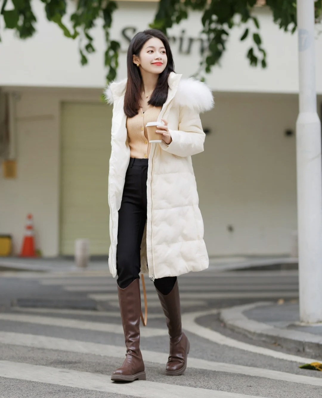 流行的靴子搭配什么衣服图片,中长靴子穿衣搭配图片2020秋冬