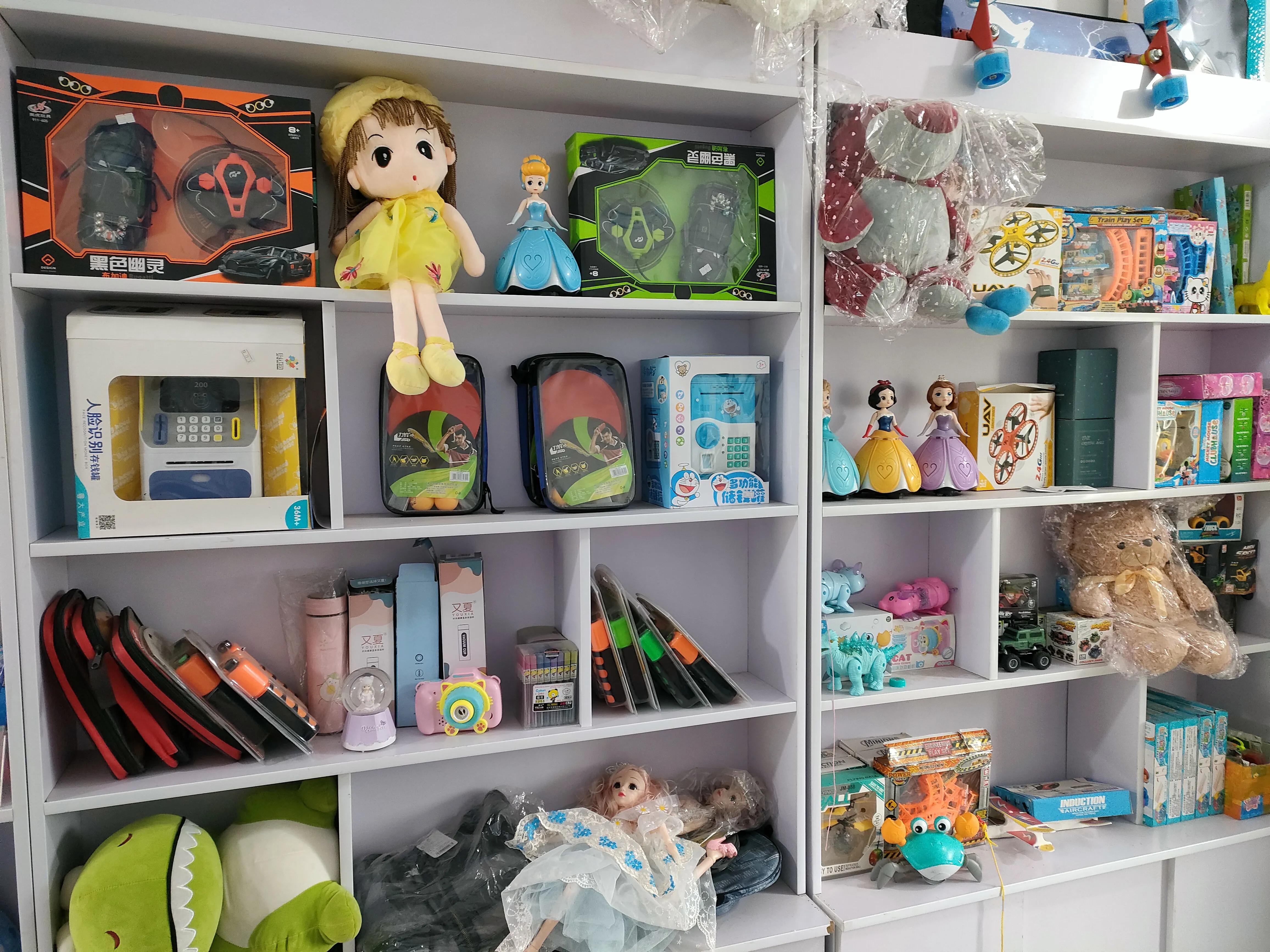 让孩子绽放七彩之光——独树镇小“激励超市”奖品发放