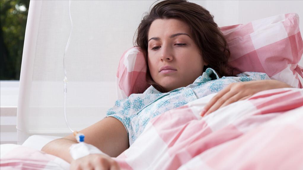 美国一女子穿短牛仔裤进急救室,美国女子穿牛仔短裤新闻