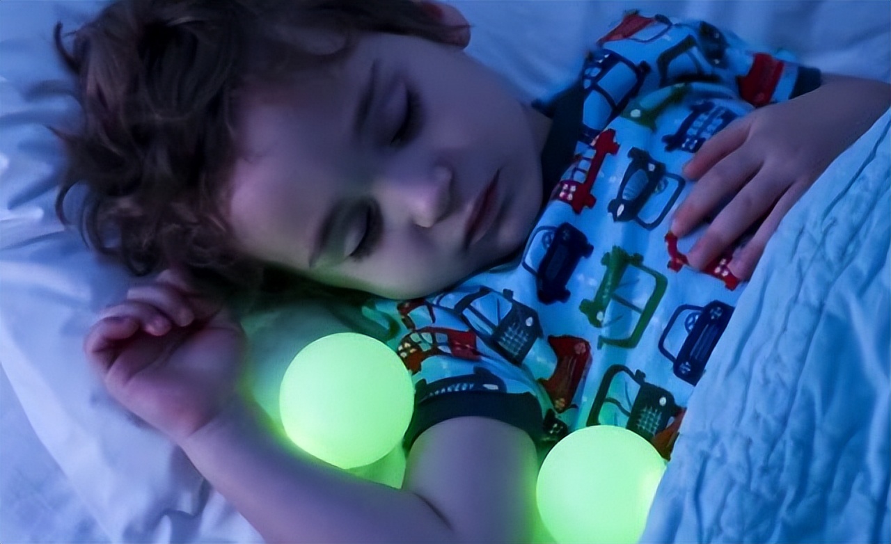 孩子睡觉的几种表现父母必看,孩子每天的睡觉时间多少最合适