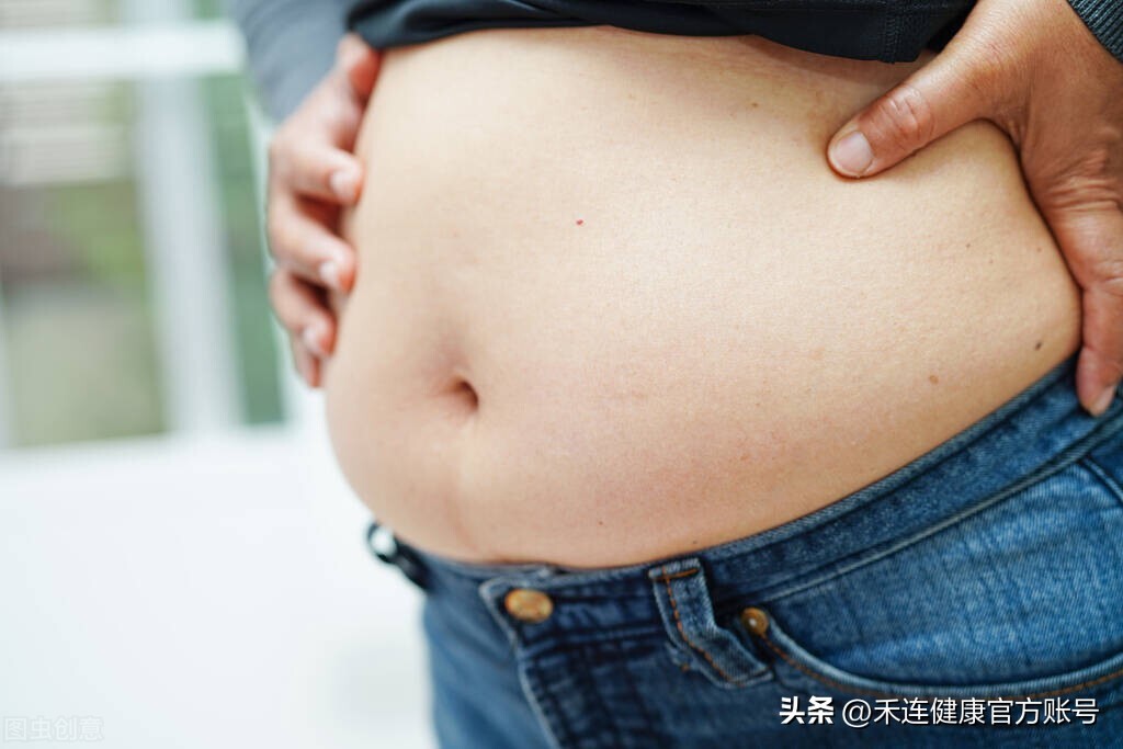 脖子出现黑点怎么回事,脖子上有黑影是什么原因