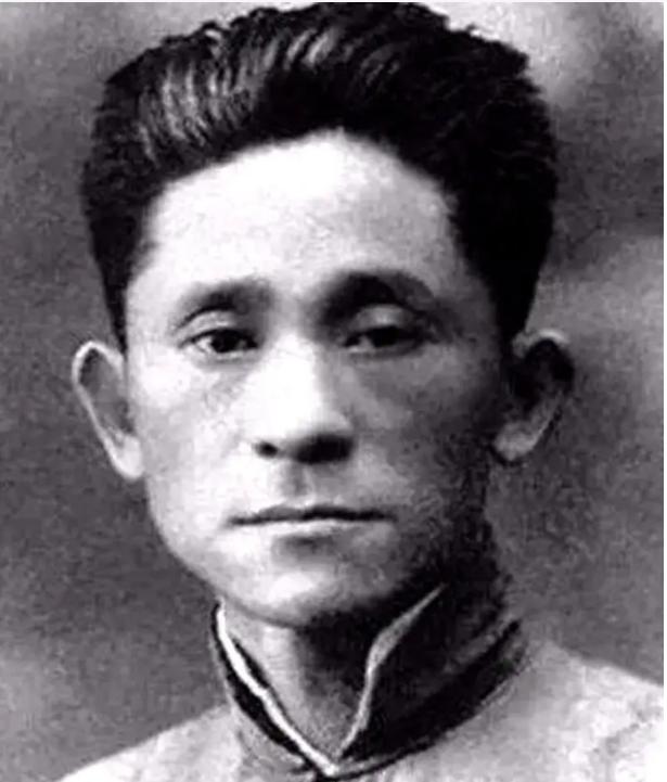 大特务功德林与人争执后死亡，双眼突出，鼻孔流血，周总理：彻查