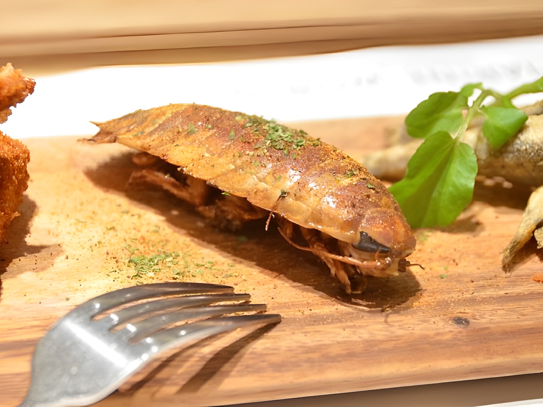 深海巨物捕食鲨鱼看着就害怕,能捕食鲨鱼的深海巨虫