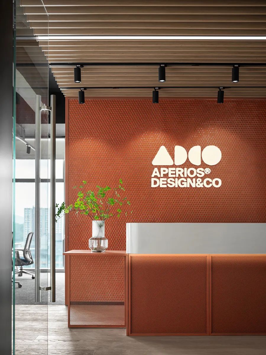 “打翻了”调色盘设计的办公室原来长这样！