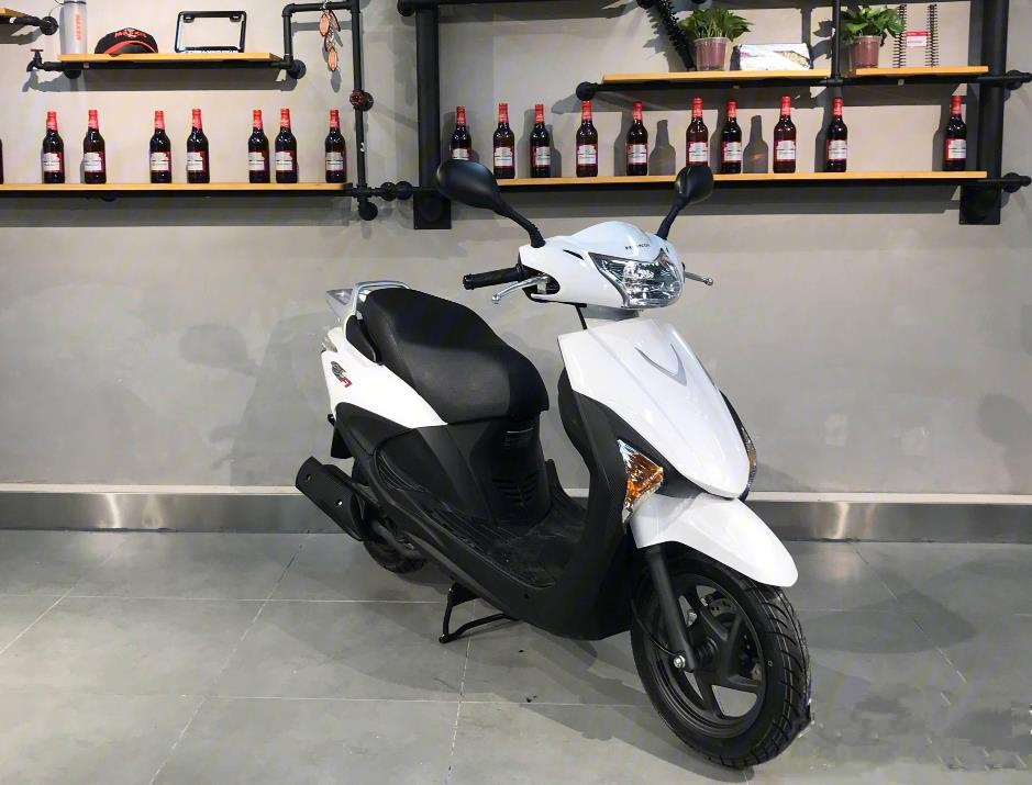 本田上班代步小踏板，有CBS，配6.4L油箱，碟刹版9千多