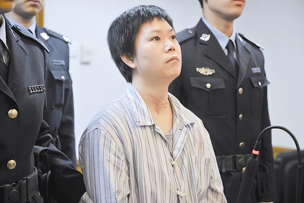 大巴车小女孩被烧伤事件,公交车被烧伤小女孩后续