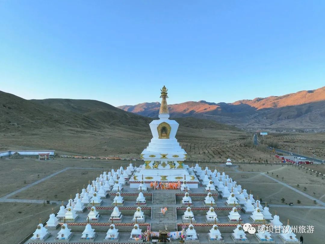 人间仙境稻城亚丁旅游攻略图解,川西旅游攻略贡嘎稻城亚丁