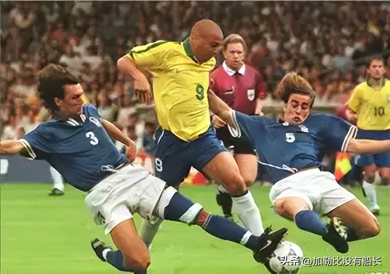 足坛历史十大前场组合,世界足坛那些年少成名的顶级前锋