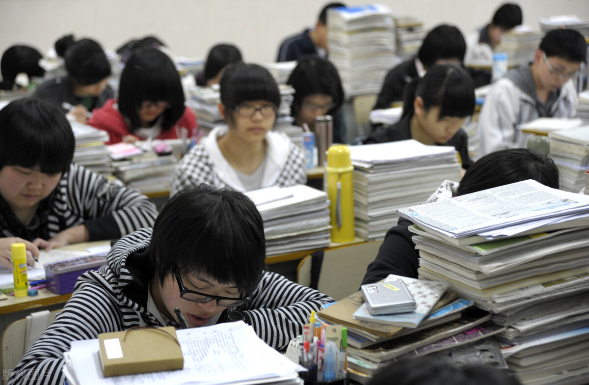 二本填志愿选学校重要还是选专业,高考志愿选大学从哪些方面入手