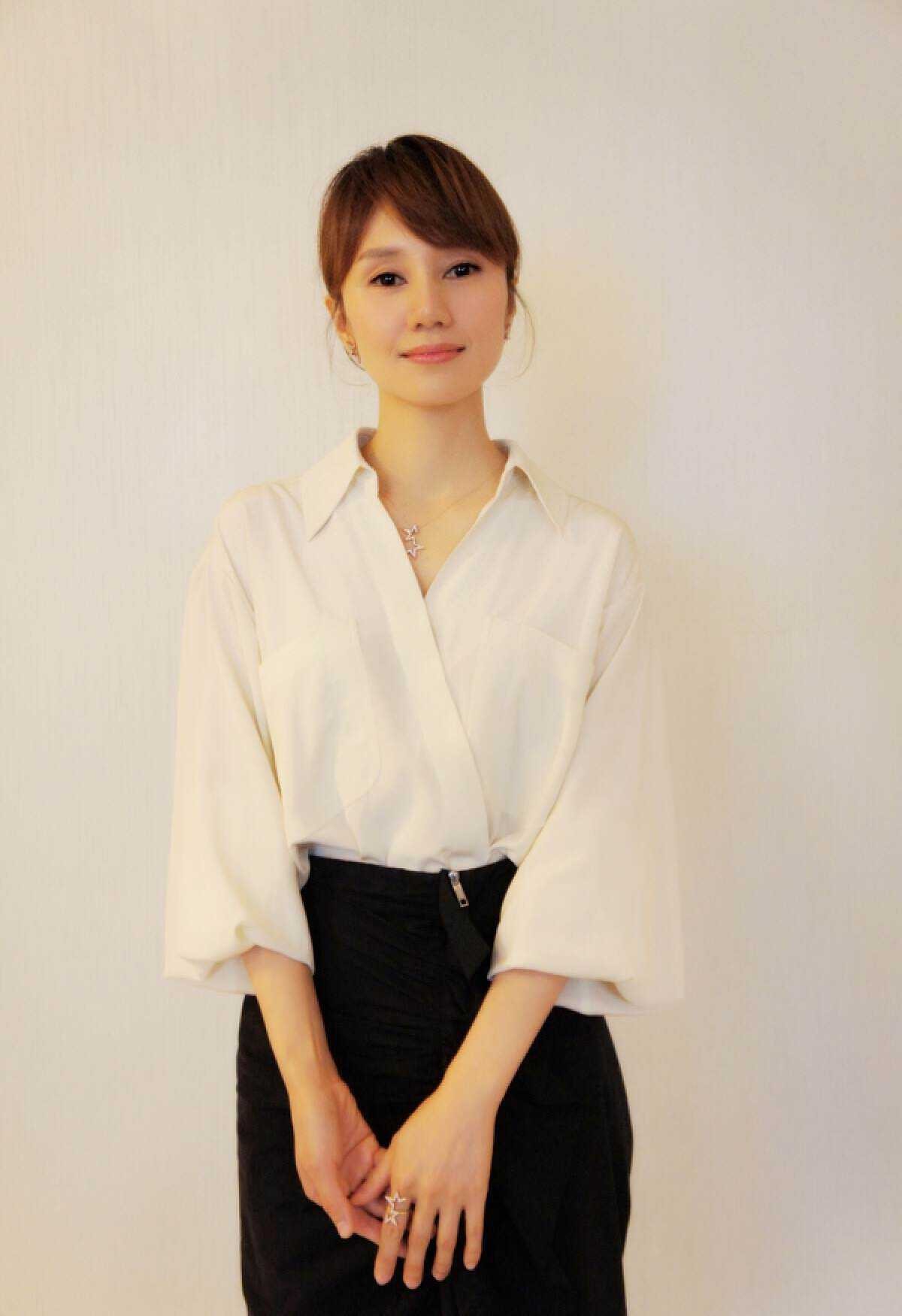 袁泉穿衣服低调又吸引人,袁泉的穿搭风格图片