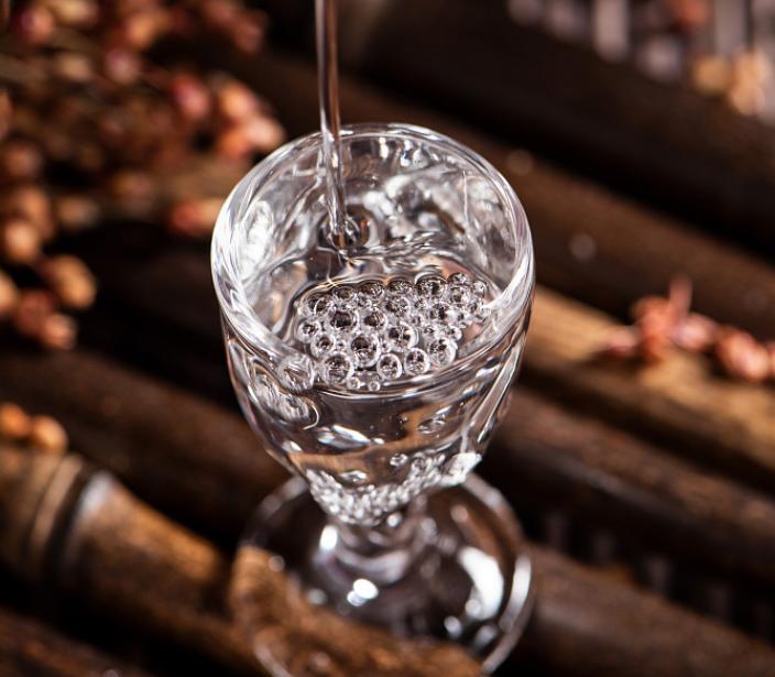 瓶身只有一个标志的酒,瓶身标记