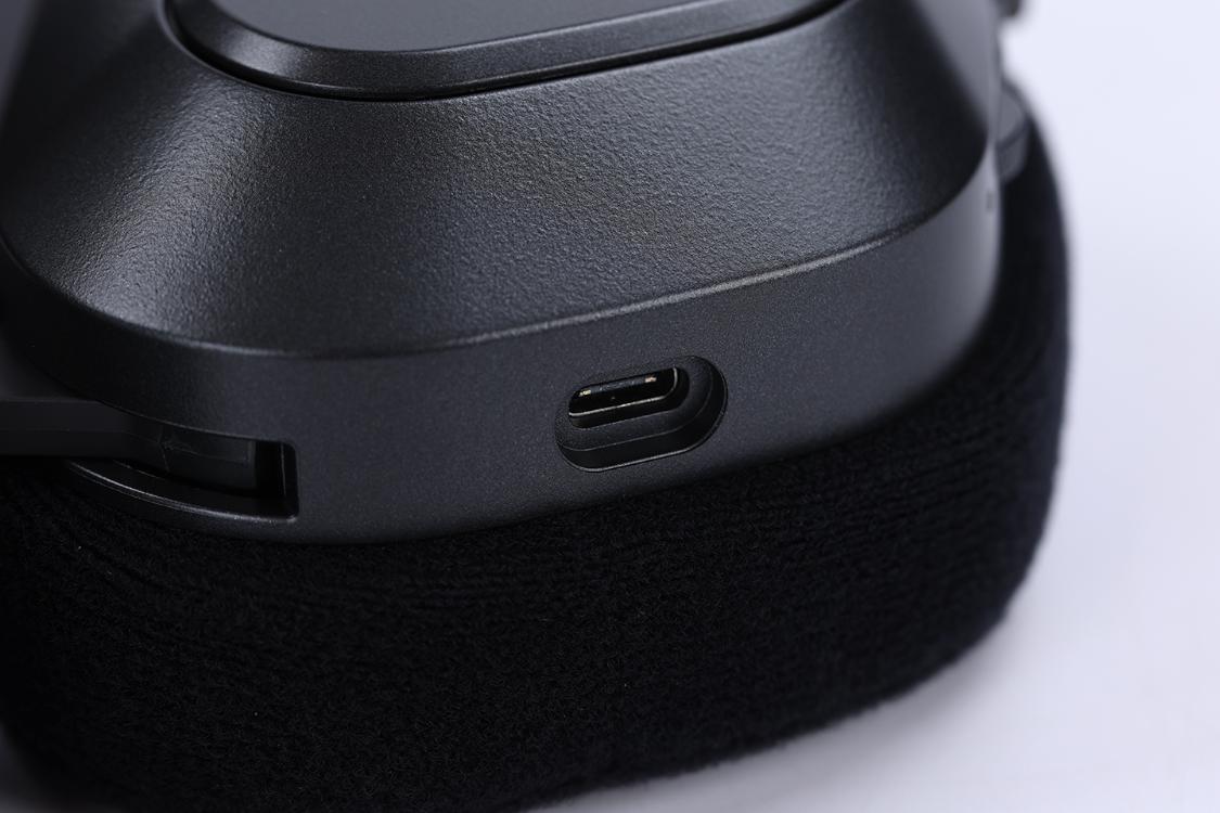 电竞游戏耳机可调节,海盗船耳机hs80max闷耳朵吗