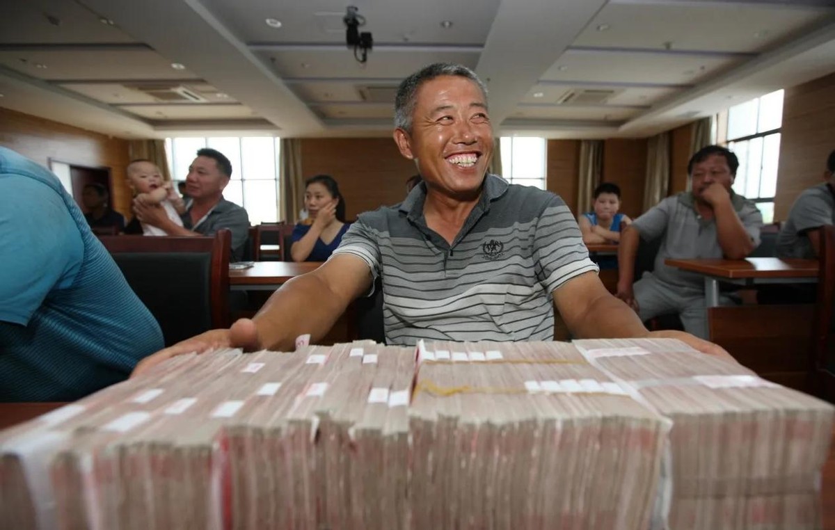 为什么年轻人都不干装修了，网友：送外卖一个月七八千，凭啥要去