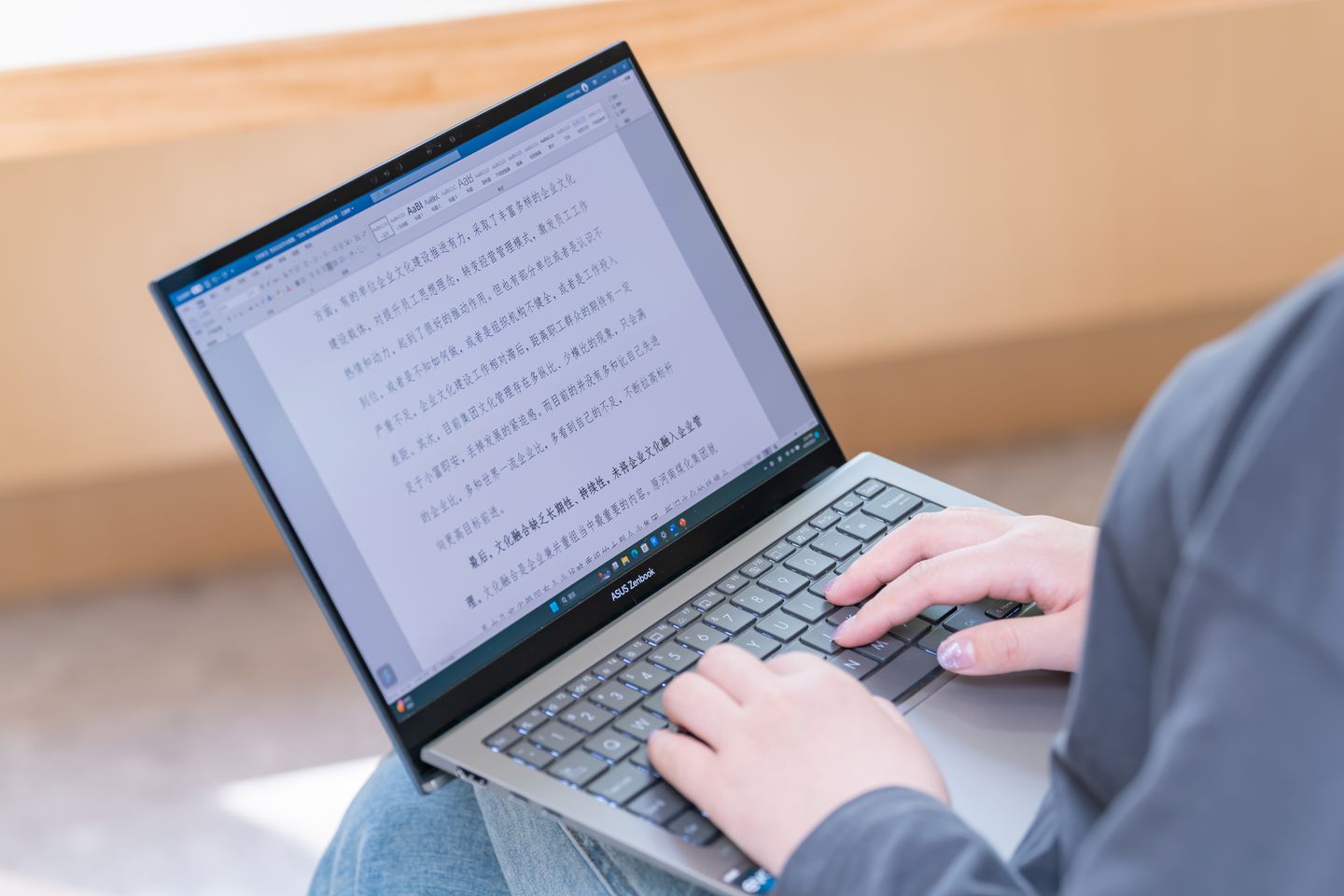 华硕灵耀x132.8koled屏超轻本,华硕灵耀13功能特点