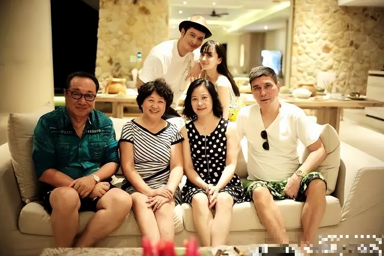 “资本弃子”杨颖：2亿婚礼成笑话，离婚后一落千丈沦为小透明