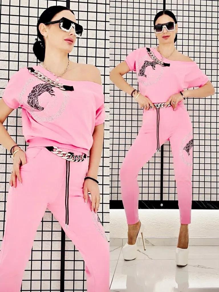 酷酷的女士运动休闲装，满满的青春运动气息