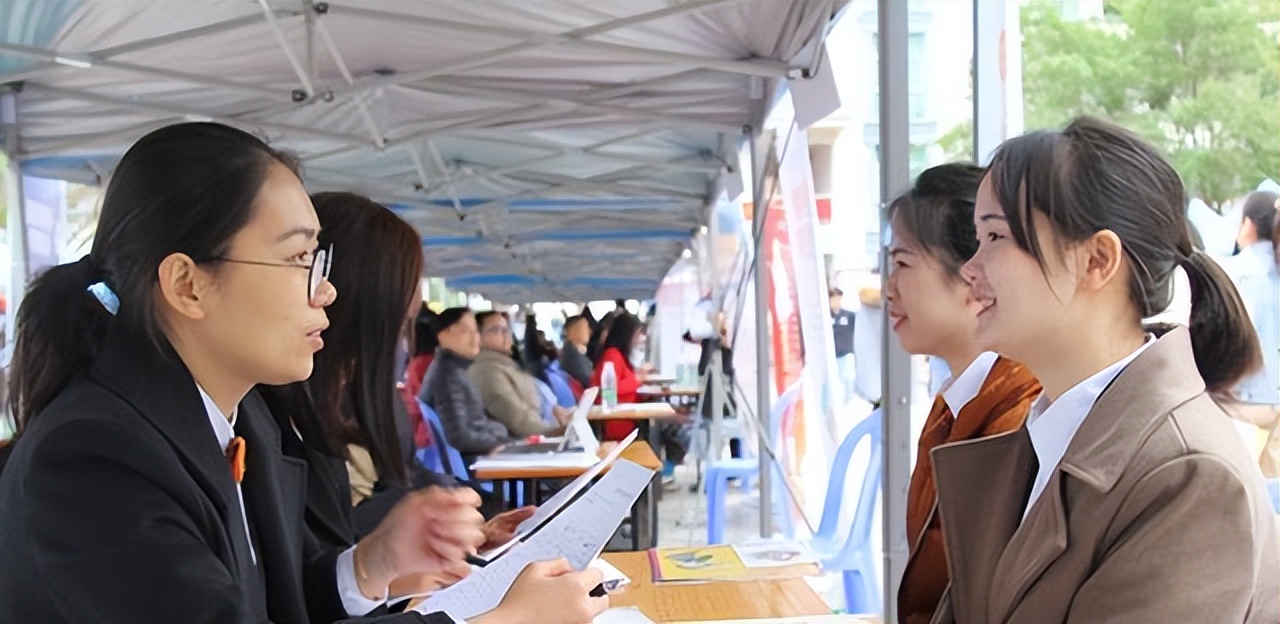 专科毕业后往什么方向发展啊,专科生毕业后从事的工作