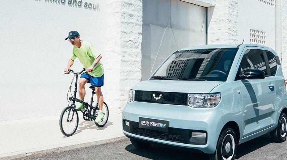 开车时方向盘不自动回正有影响吗,开车中方向盘突然打不动怎么处理