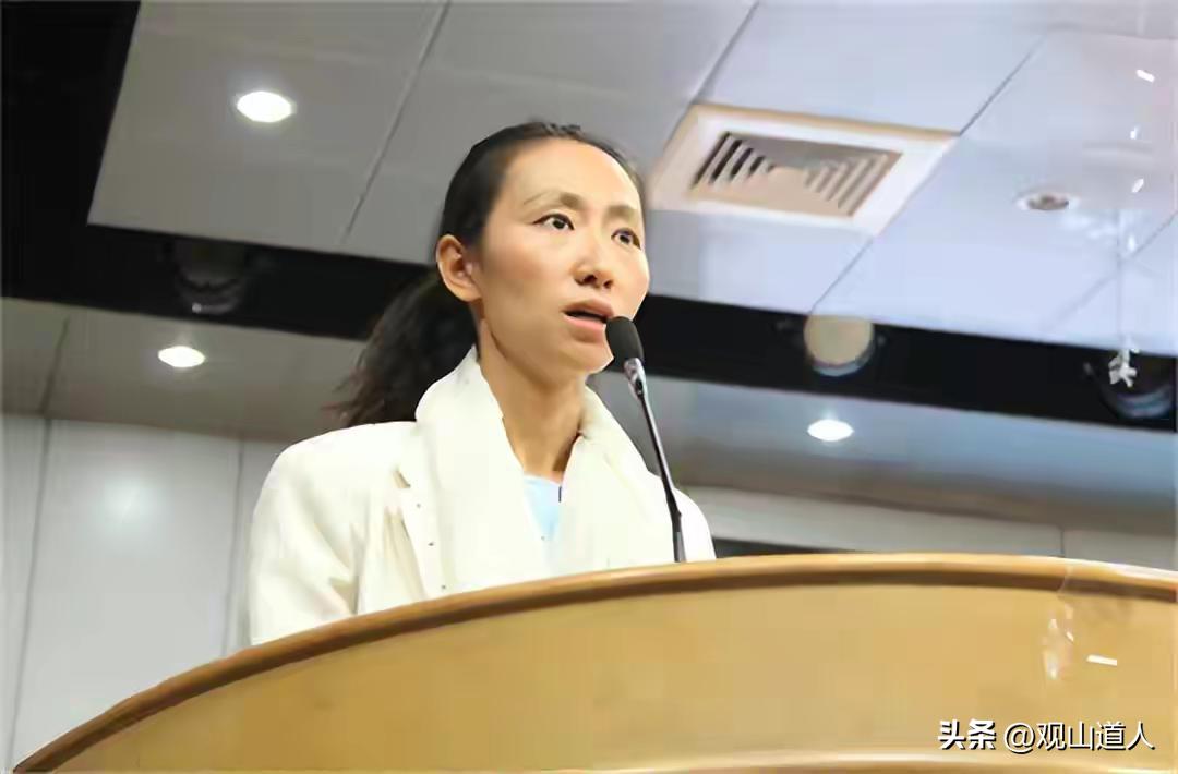 清华才女李一诺：18岁保送清华，四年生3个娃，替世界首富花钱