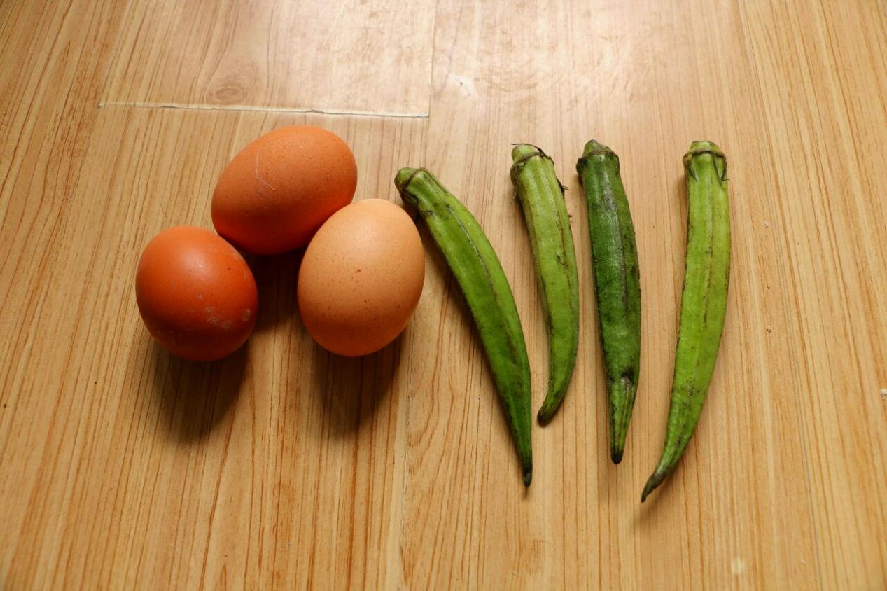 18个月的宝宝感冒怎么做秋葵蒸蛋,宝宝辅食秋葵蒸蛋的做法1岁以上