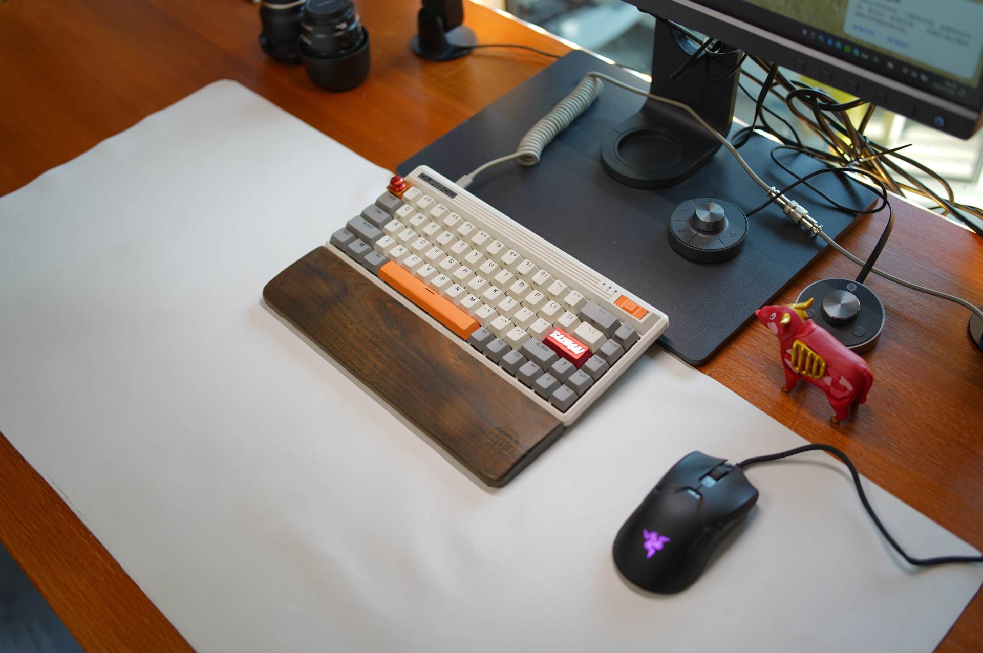 男人谁不喜欢一张大大的书桌,智芯1.8M实木升降桌那是真的爱