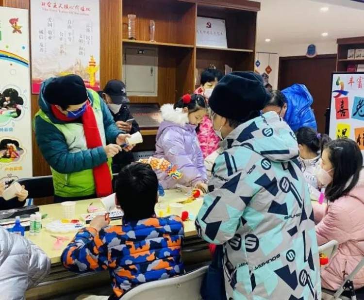 猜灯谜赢花灯趣味闹元宵,元宵节当然少不了做花灯猜灯谜