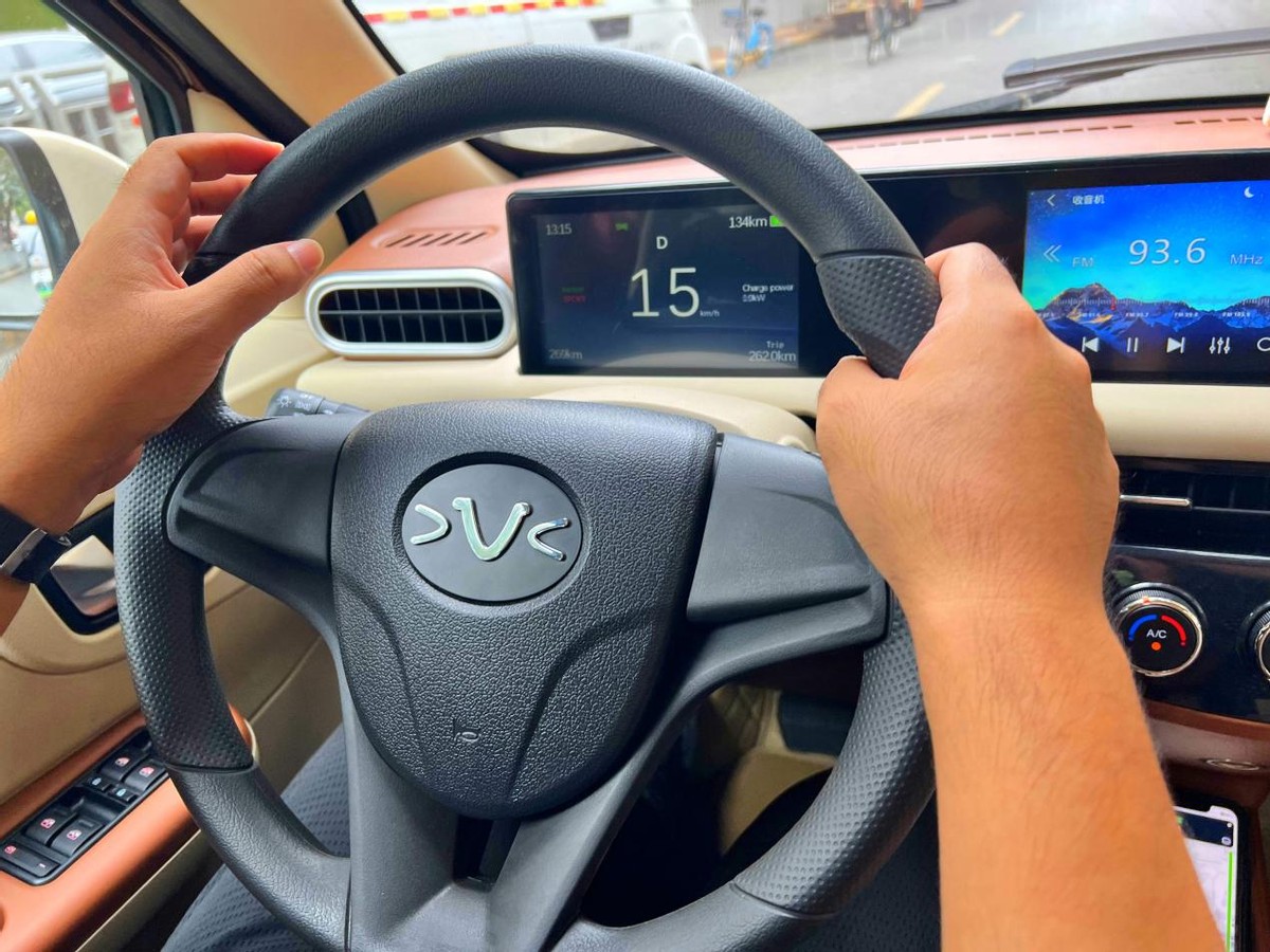 小虎fev新能源汽车测评,买菜带娃旅行跑山都不差的摩托车