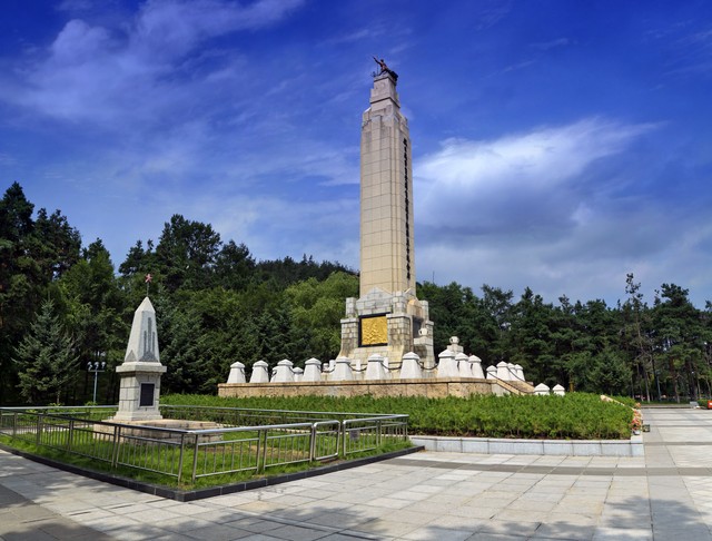 缅怀中华英烈传承红色精神,缅怀先烈致敬英雄清明祭英烈总结