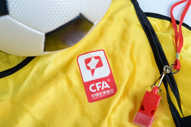 为改变“10多亿人的国家足球事业也没获理想成绩”，国足争点气吧