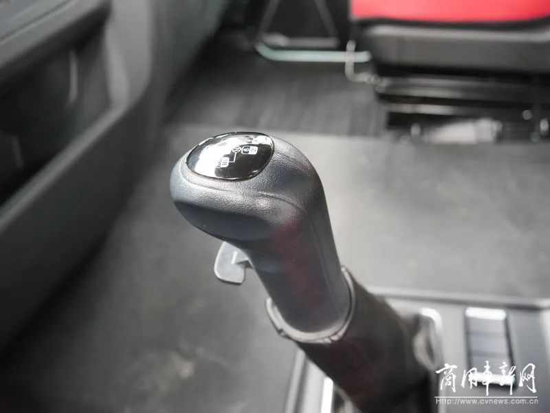 黄牌解放卡车,黄牌解放j6平板车