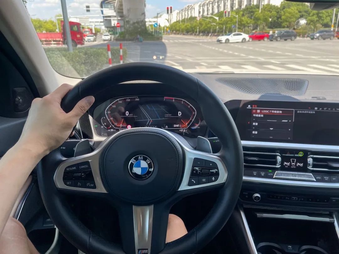 宝马330i曜夜长轴与短轴,多少钱能买宝马330i