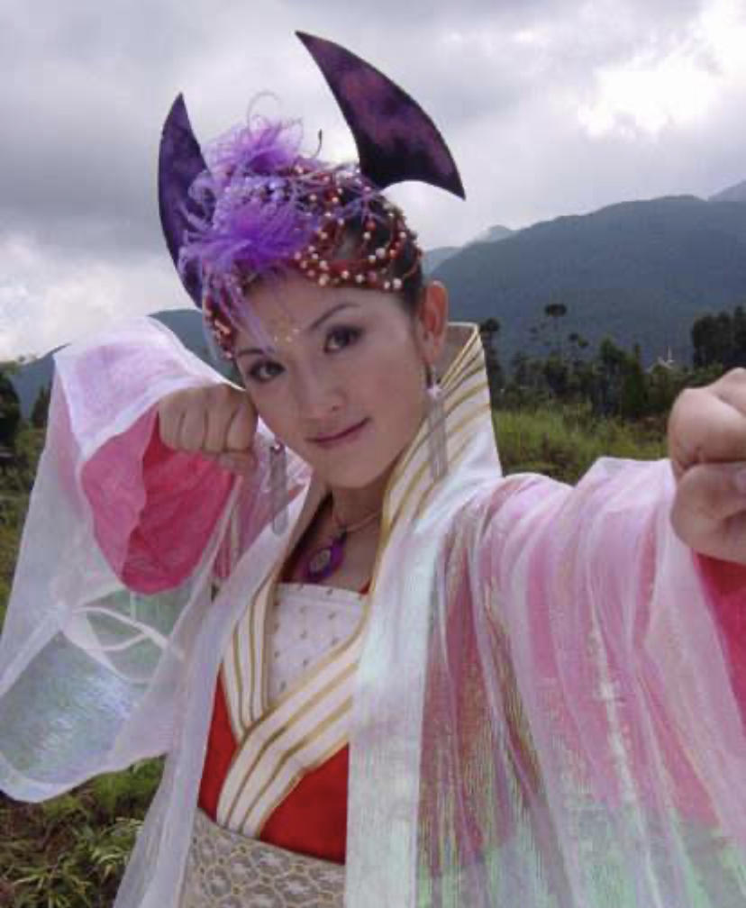 鸡毛穿一身、通天大脑门…国产神话剧的惊人造型，他们全都承包了