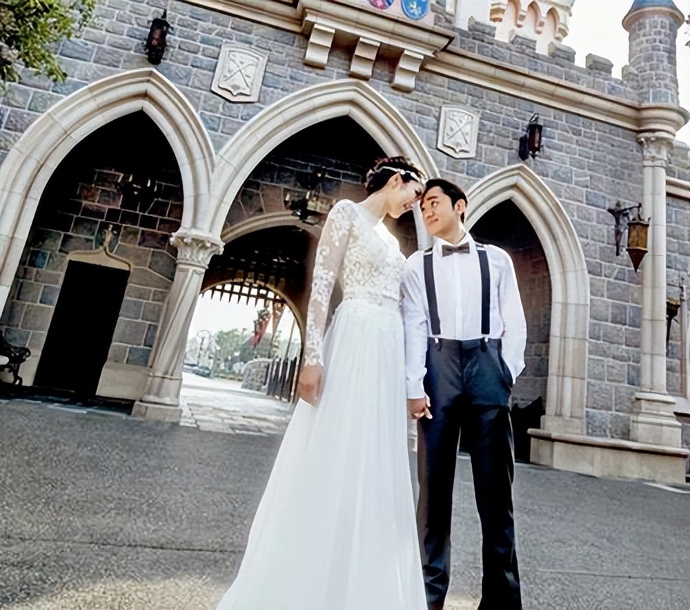 李亚男王祖蓝香港房子,王祖蓝李亚男他们定居什么地方