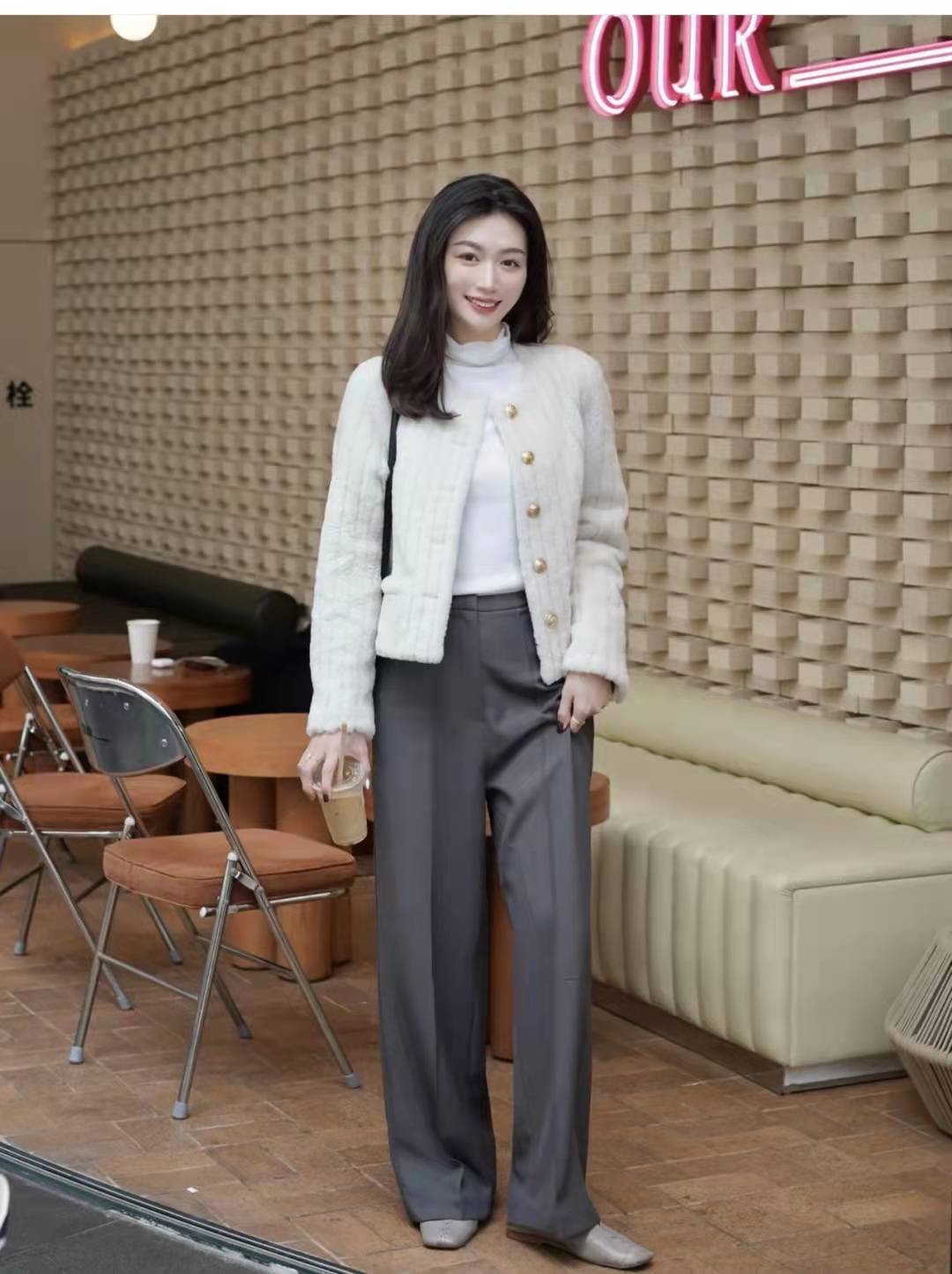 短款皮草马甲怎么搭配下装,短款皮草怎么搭配下装才好看