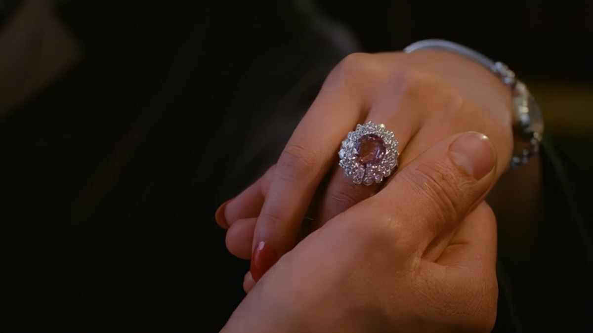 王佳芝这个傻姑娘,为了爱情丢了性命