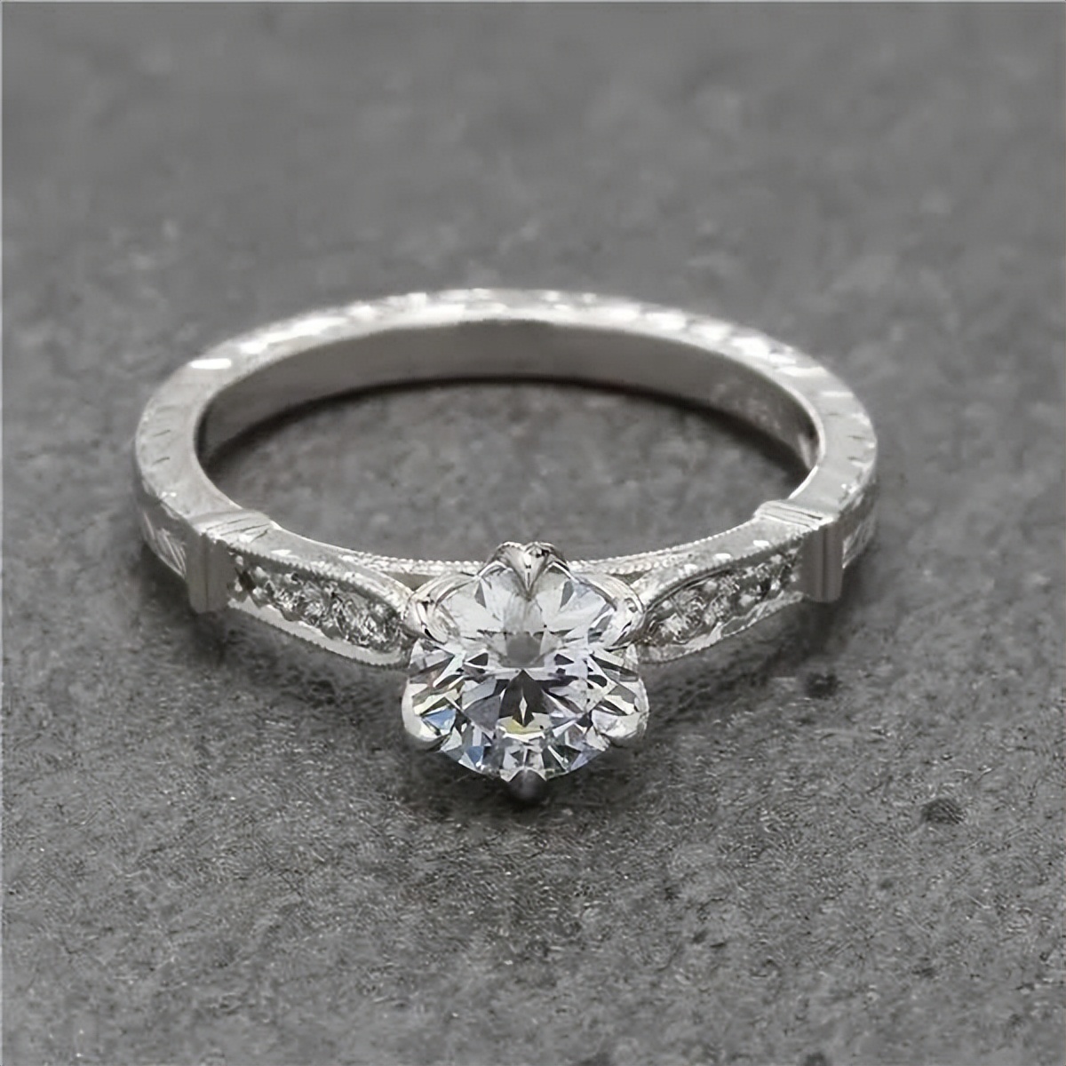 老凤祥钻石戒指一克拉多少钱,一克拉钻石戒指的价格多少钱啊