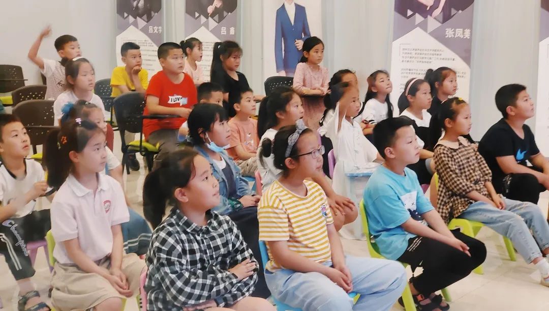 “愉教语乐”，我们的理念