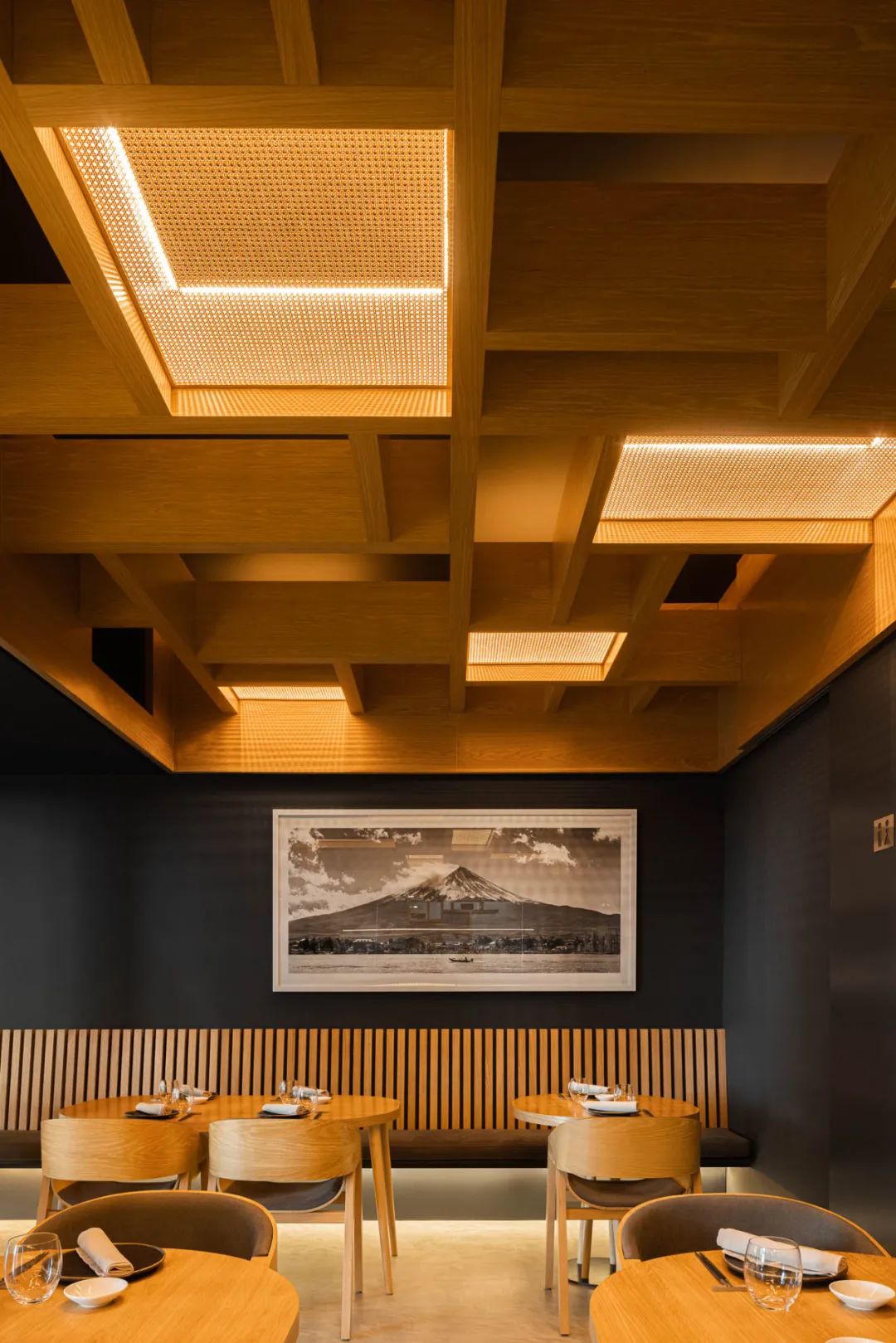 西城创意餐馆设计风格,新型餐馆造型设计