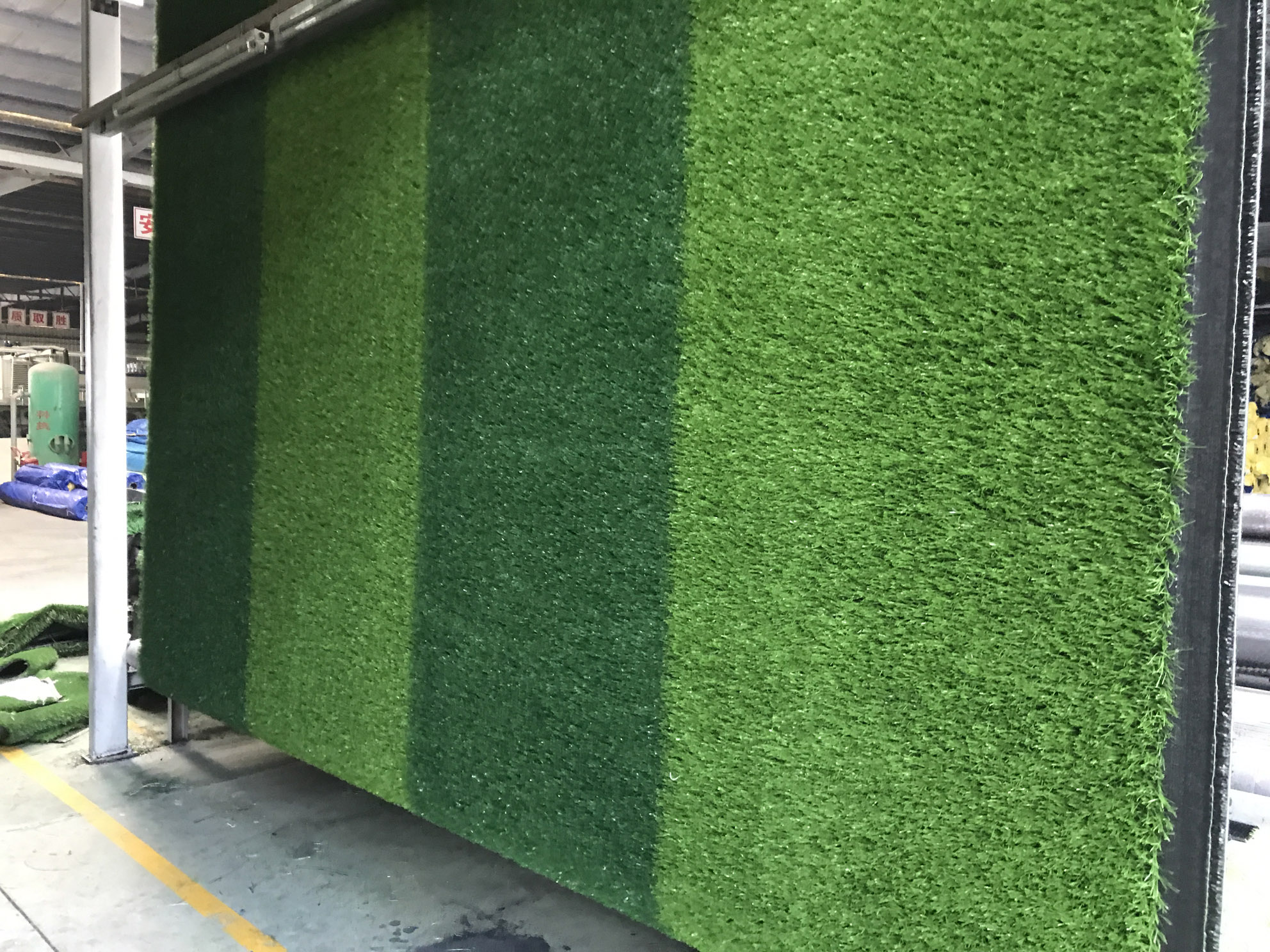 人造草坪足球场材料生产源头厂家,足球场人造草生产厂家