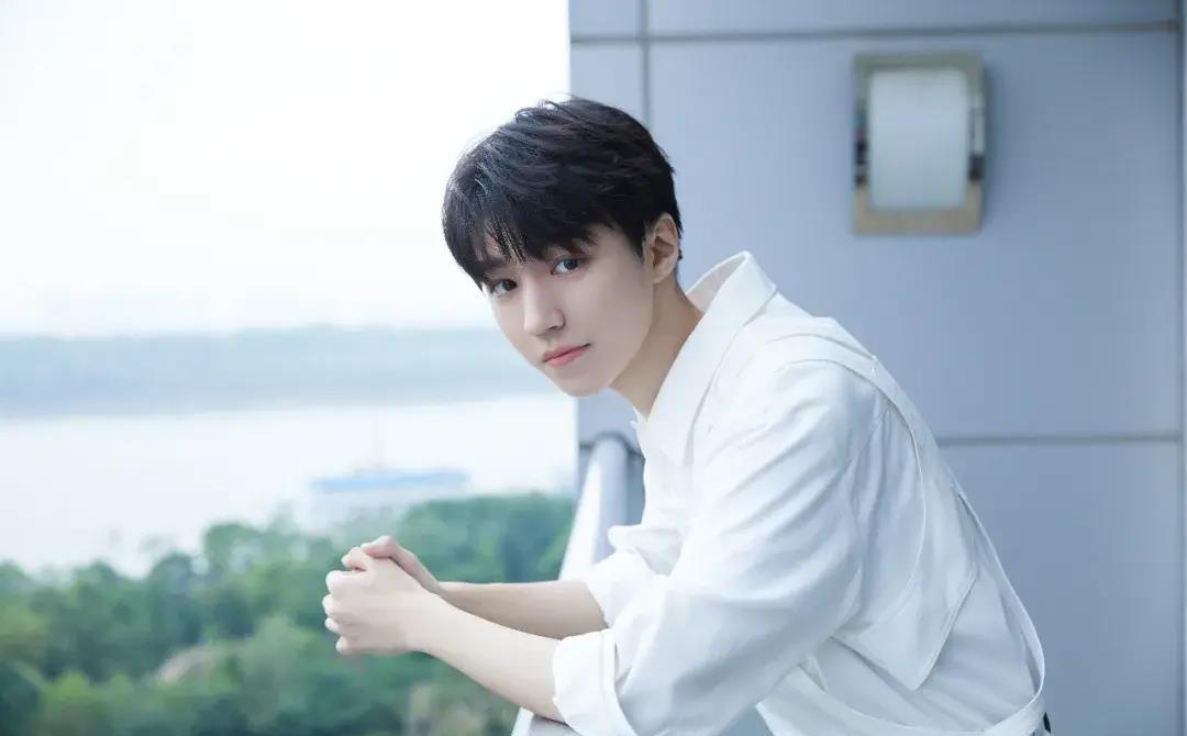 校草脸男星图鉴,男校草图片帅气