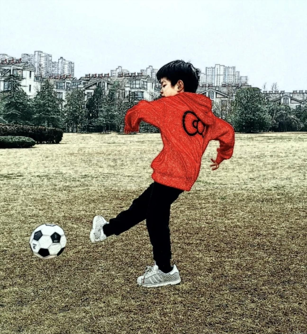 陈妍希给儿子庆生晒与小星星合照,陈妍希晒照为小星星庆生