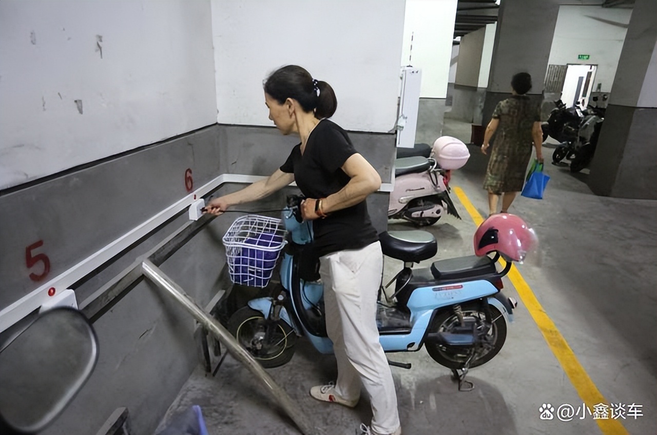 电动车多久不充电电池不会损坏,电动车怎么充电才不会充坏