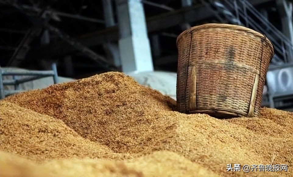 买纯粮食白酒怎么看瓶上标志,瓶装白酒怎么判断是不是纯粮酒