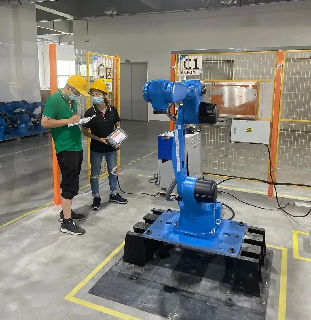 连夜加急赶制1243张床垫，全友家居支援成都抗疫一线