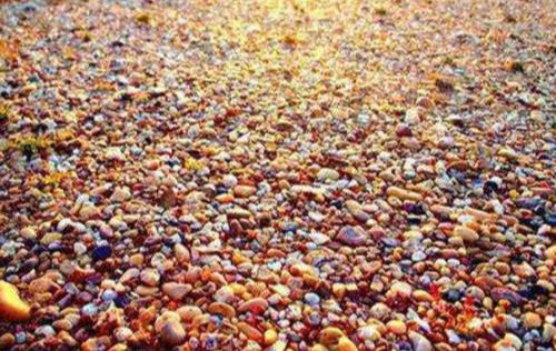 内蒙古遍地半透明石头,内蒙古发现玛瑙